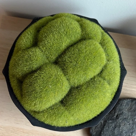 Green Faux Moss in Black Bowl - Picture 4 of 4